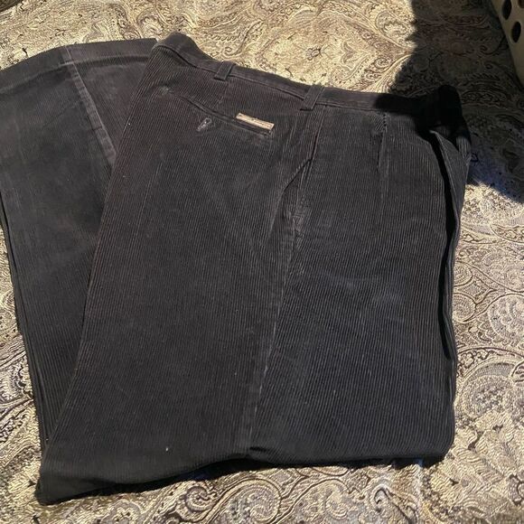 Haggar size 36 x 30 black cords great condition pleated front no cuffs sharp - Picture 2 of 3